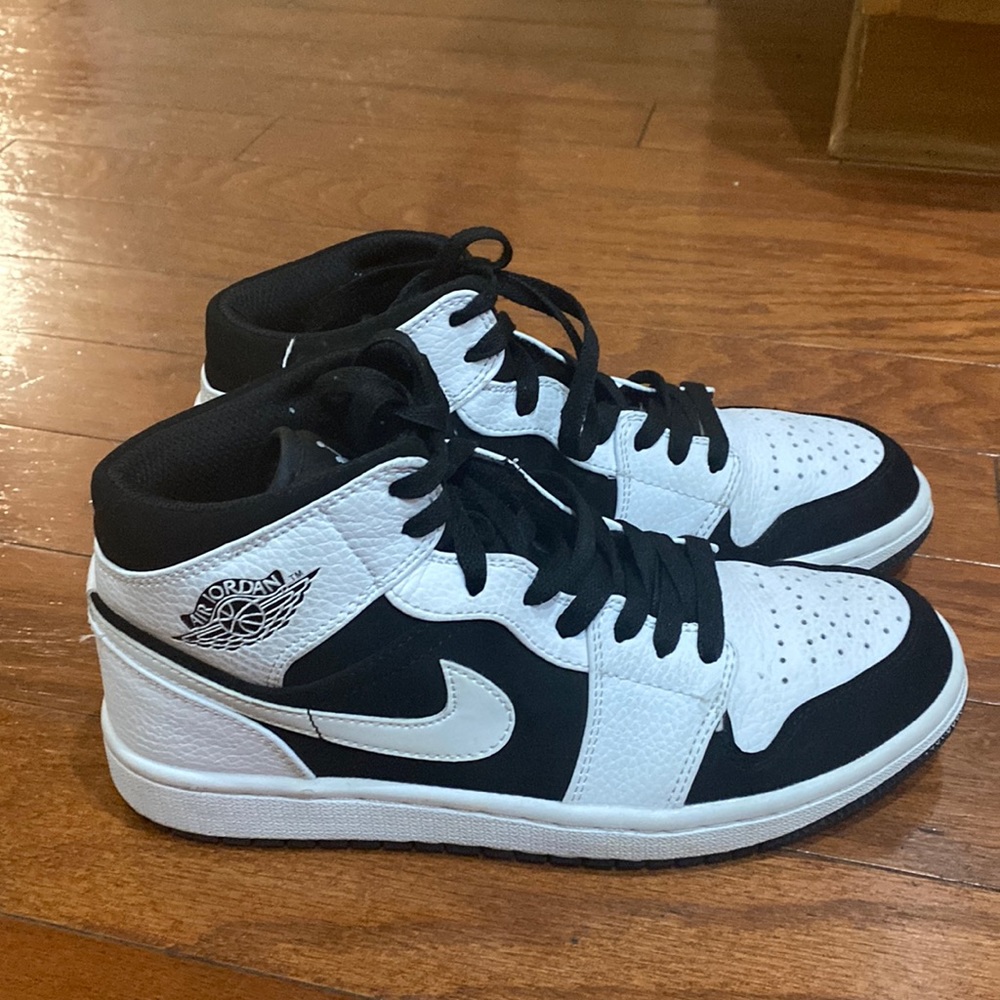 nike jordan mid 1 “white and black”